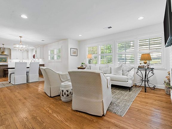 5th image of 2025 Hickory Rd