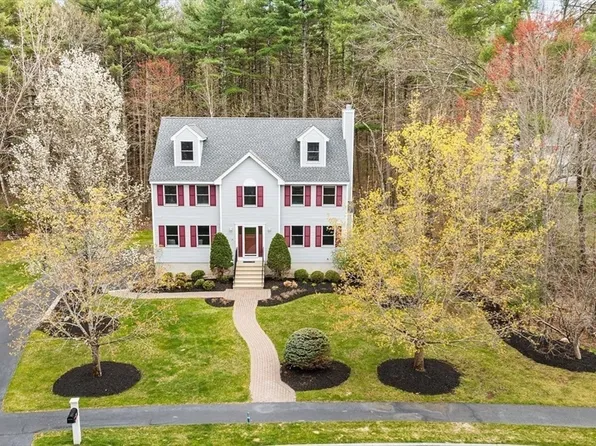 17 Seneca Ln, Wilmington, MA 01887