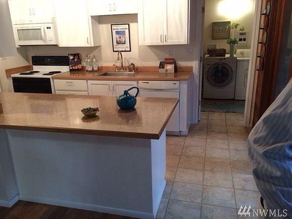 2nd image of 12035 Charles Pl NE