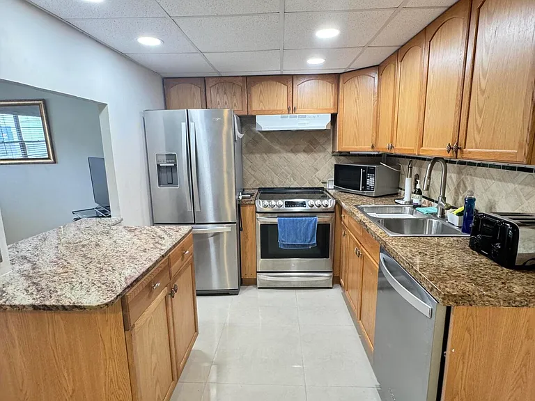 1036 Harwood #1036-D — Photo 8