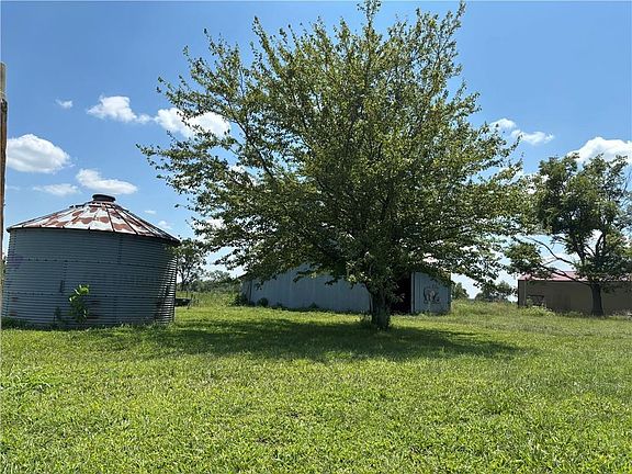 3rd image of 1662 Prairie Rd