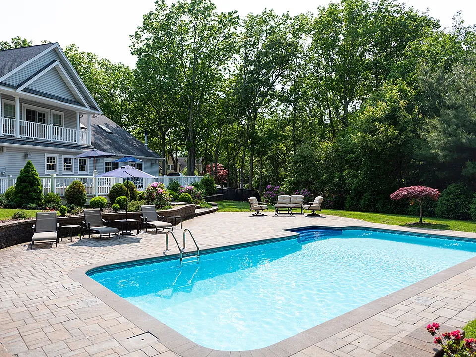 21 Woodland Dr