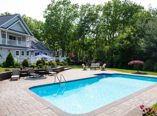 21 Woodland Dr, Southampton, NY 11968
