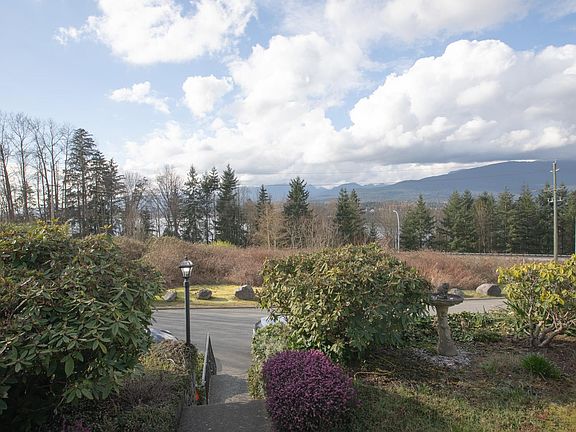 4th image of 7352 Barnet Rd