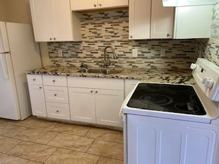 1512 Locust St — Photo 1