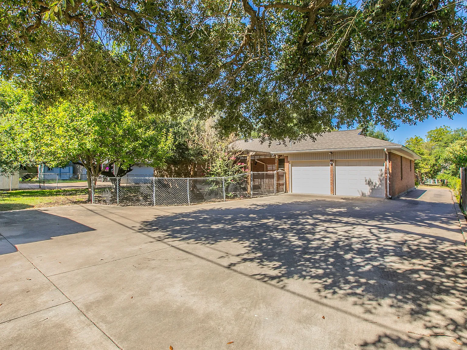 5220 Lake Charles Drive - 1 — Photo 4