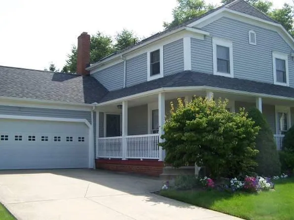 32077 S Roundhead Dr, Solon, OH 44139