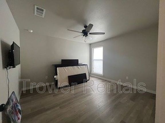 4th image of 66 Maverick Dr