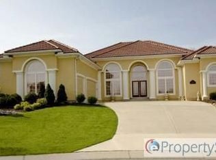 8706 Pine St, Lenexa, KS 66220