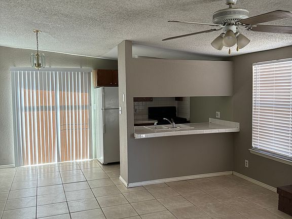 Kitchen breakfast bar