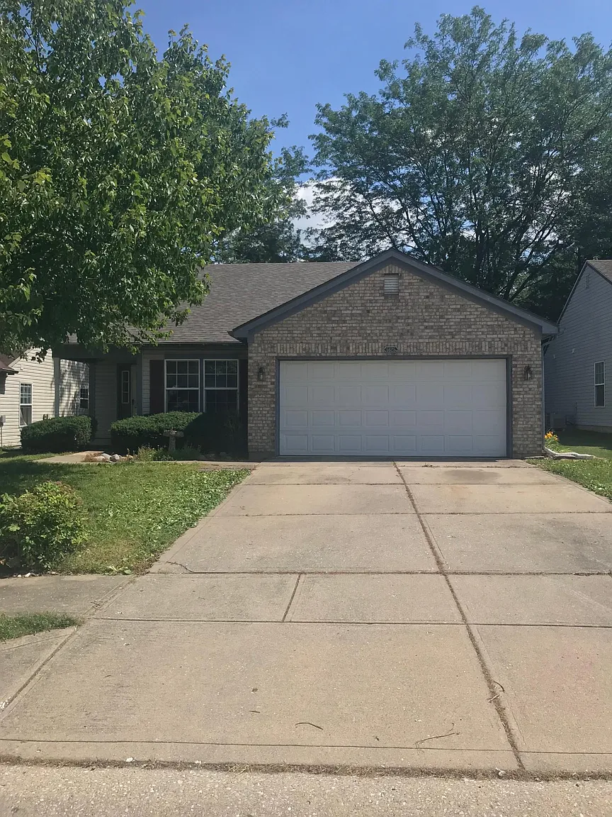 5625 Imperial Woods Cir photo 1