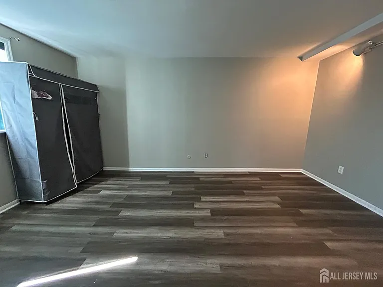 205 College Dr — Photo 5