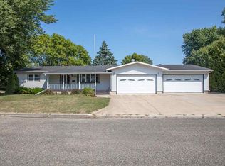 330 Corkery Dr, Sumner, IA 50674