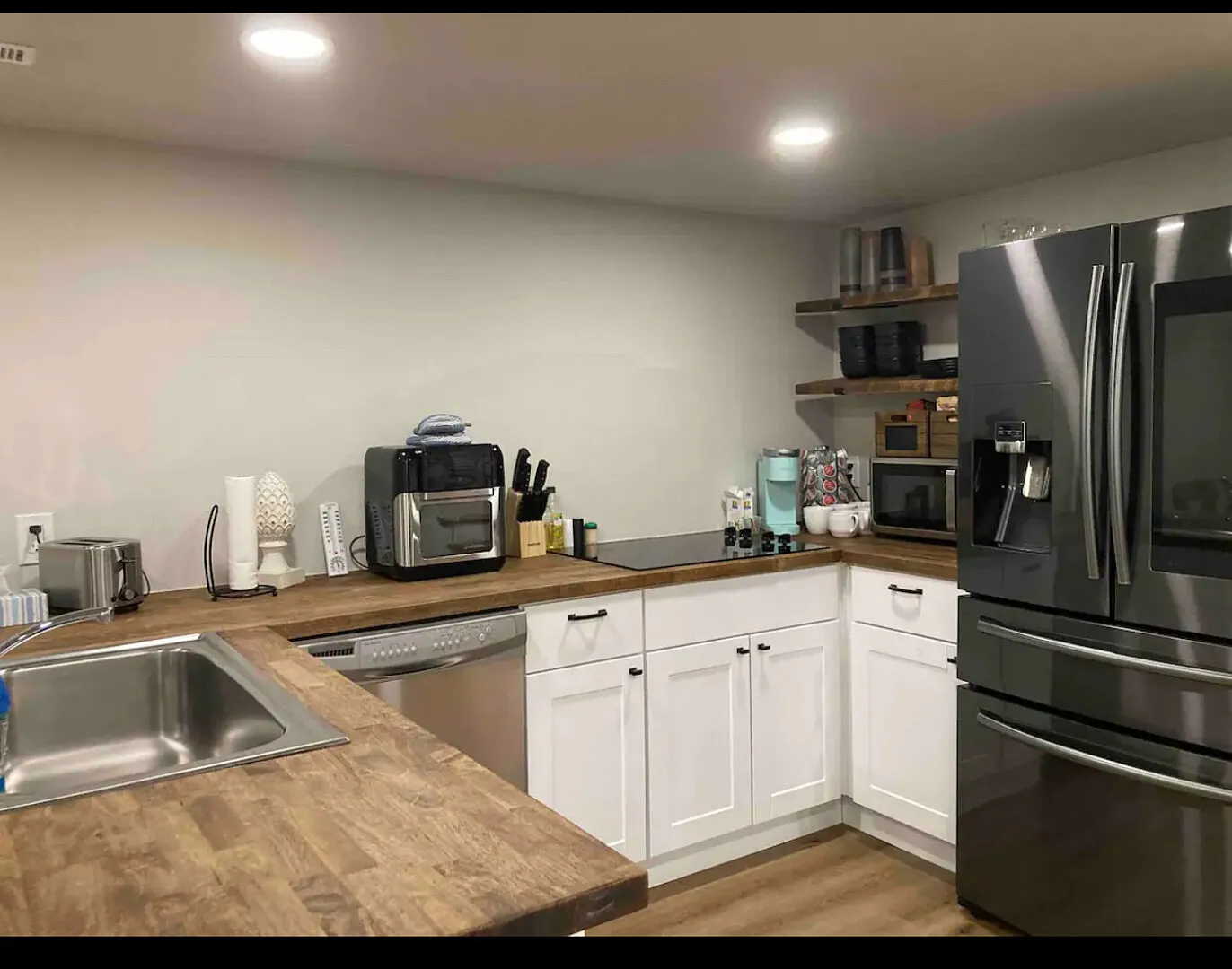 Central CO Springs Basement Unit — Photo 2