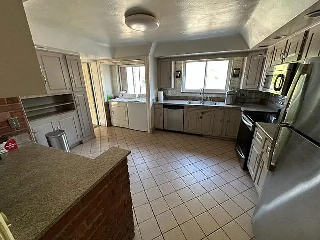 3704 E Lake Rd — Photo 2