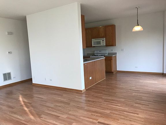 5th image of 4153 Blackstone Dr