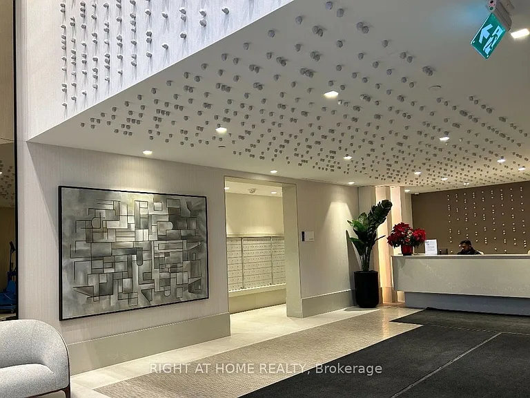 2020 Bathurst St #812 — Photo 18