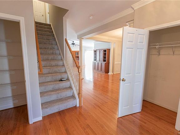 4th image of 165 Carriage Point Ln