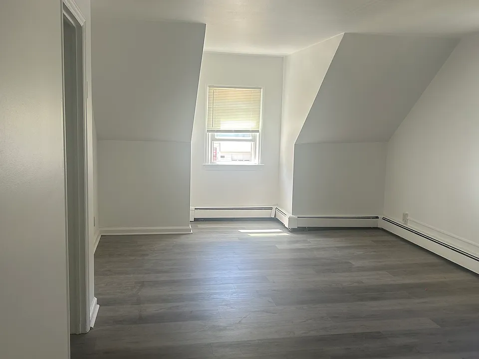 25 Paragon Ln