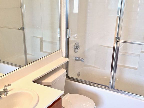 5th image of 3321 Mentone Ave #2-02