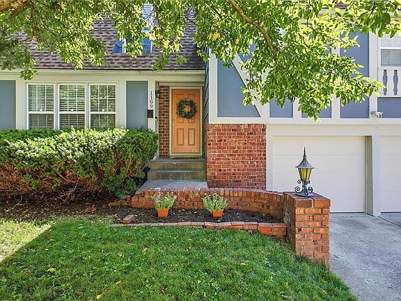 2nd image of 1109 Queens Pl