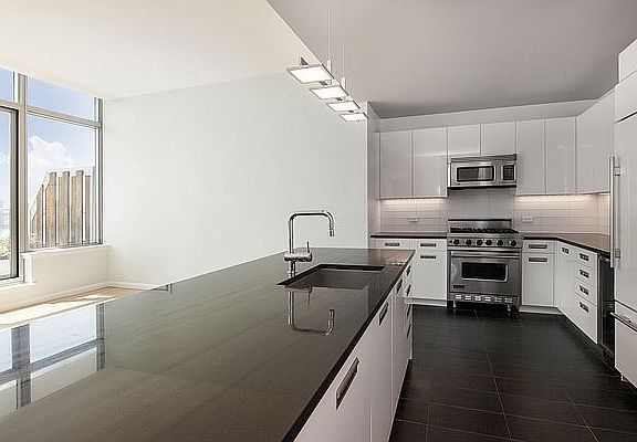 4th image of 4630 Center Blvd Ph 8