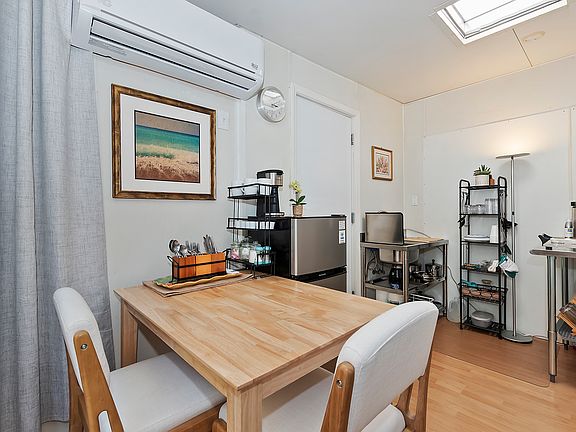 Dining table
Mini Split AC/Heating