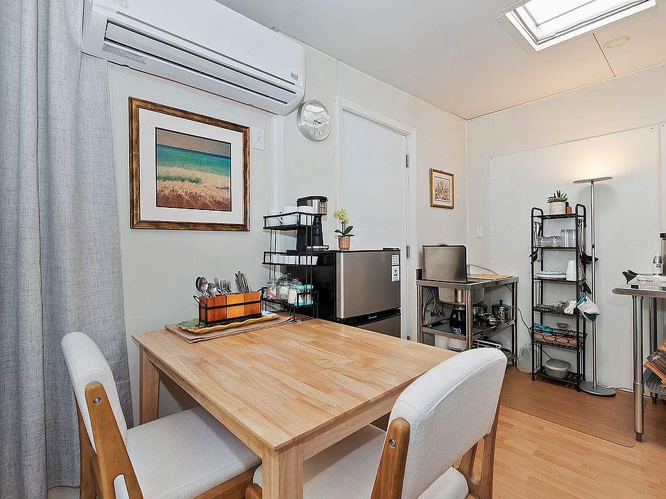 Dining table
Mini Split AC/Heating