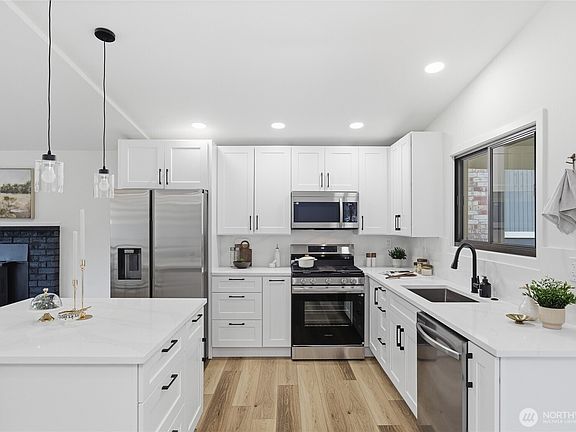 4th image of 11255 Roseberg Avenue S