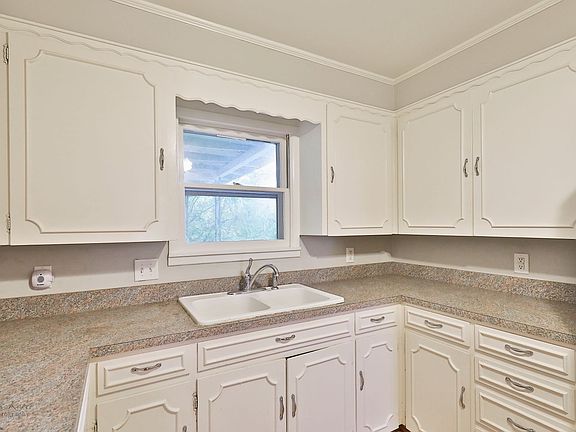 4th image of 1265 Mimosa Dr