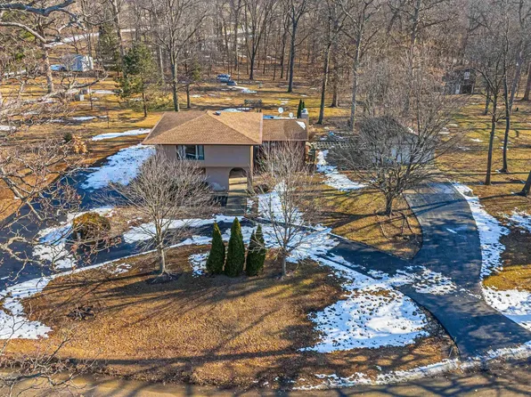 194 Timber Ln, Mount Pulaski, IL 62548