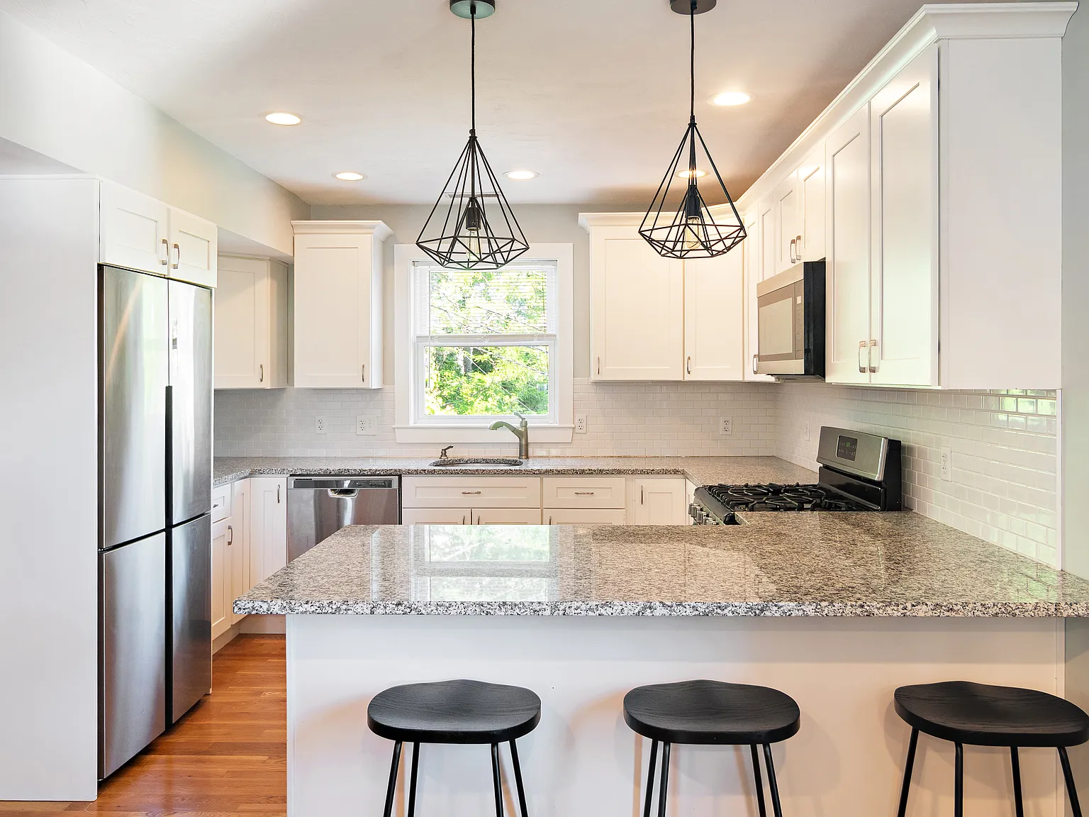 3 bed, 1425 sqft, $4,200 — Photo 3