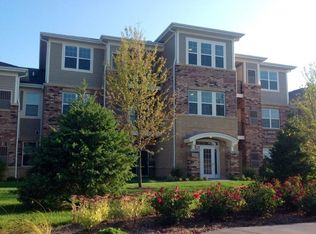 2450 Millbrook Dr APT 102, Algonquin, IL 60102