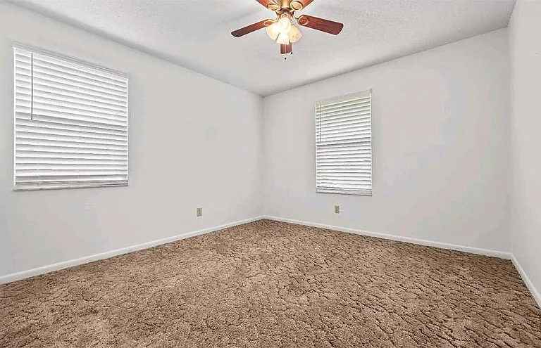 233 SE Sandia Way — Photo 8