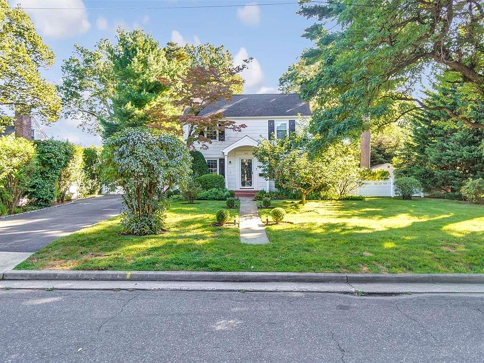 1st image of 325 Carpenter Avenue