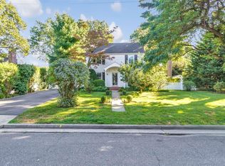 325 Carpenter Ave, Sea Cliff, NY 11579