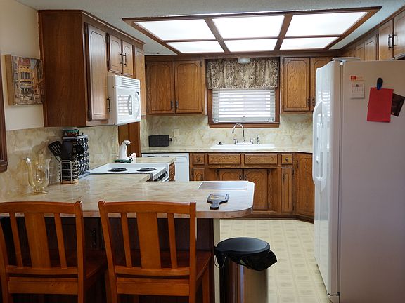 3rd image of 1034 East Ave