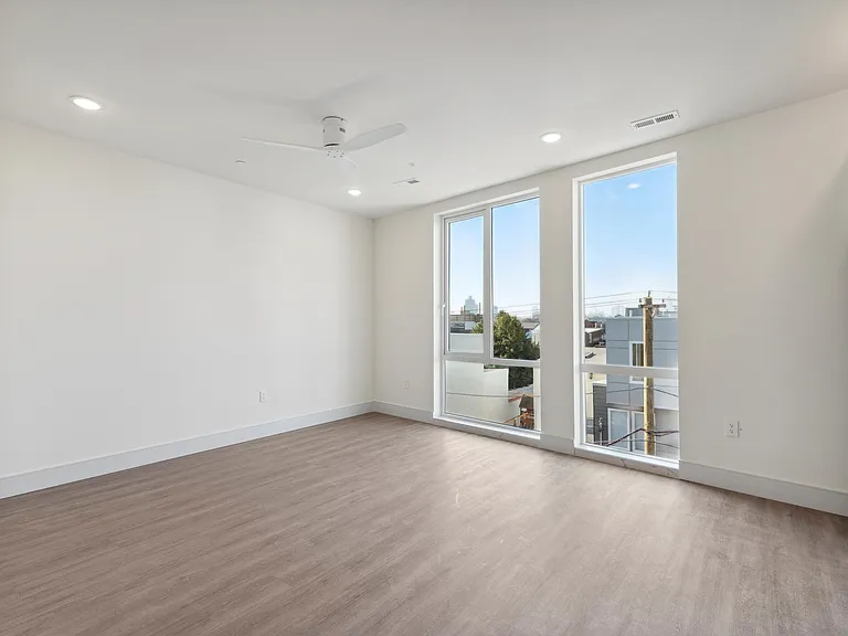 1225 E Fletcher St #302 — Photo 11