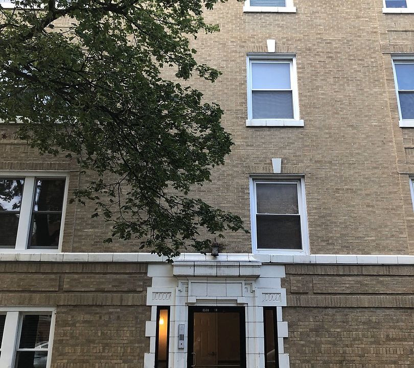 1st image of 3538 W Ainslie St APT 3