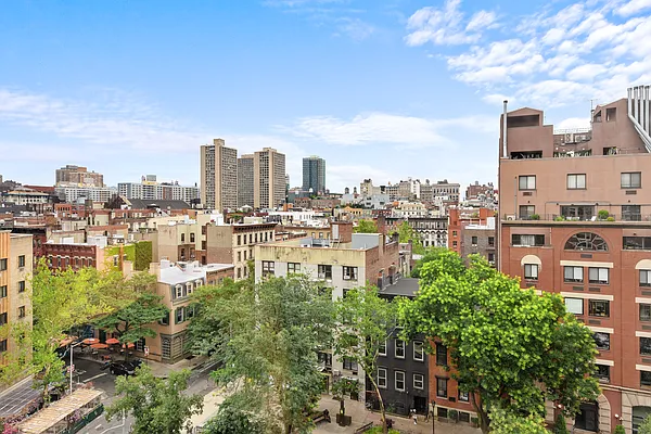 Sold by Compass | media 1