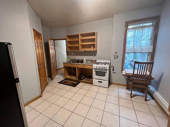 4th image of 9412 Astoria Blvd