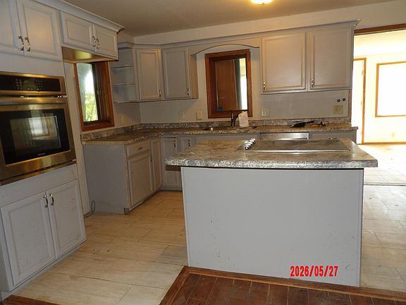5th image of 211 E Tomah Rd