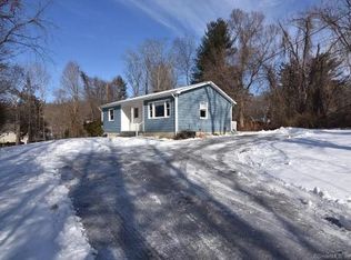 27 Evergreen Rd, Sandy Hook, CT 06482
