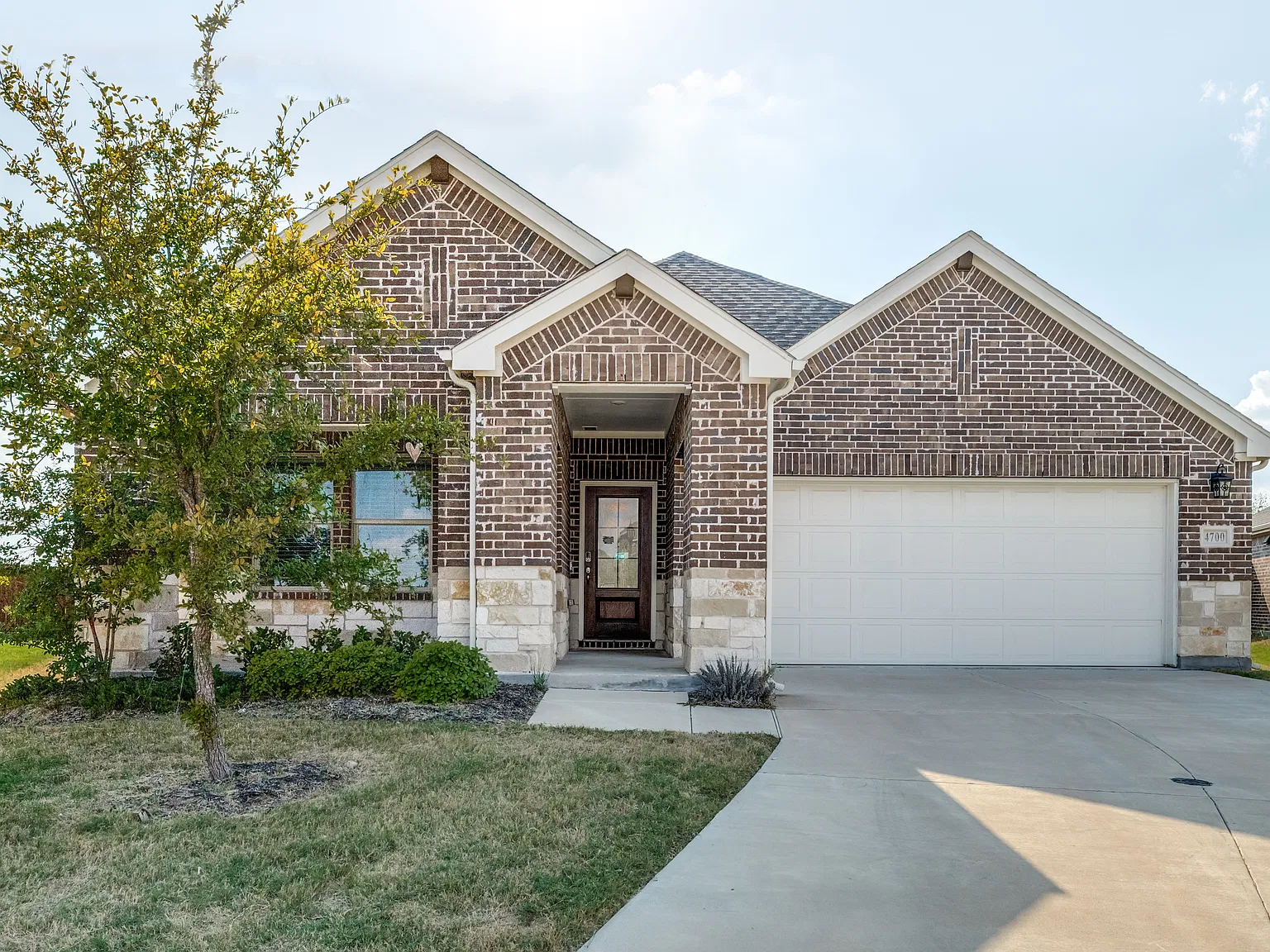 4 bed, 2059 sqft, $2,099 — Photo 1