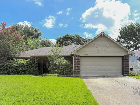 15815 Pilgrim Hall Dr, Friendswood, TX 77546
