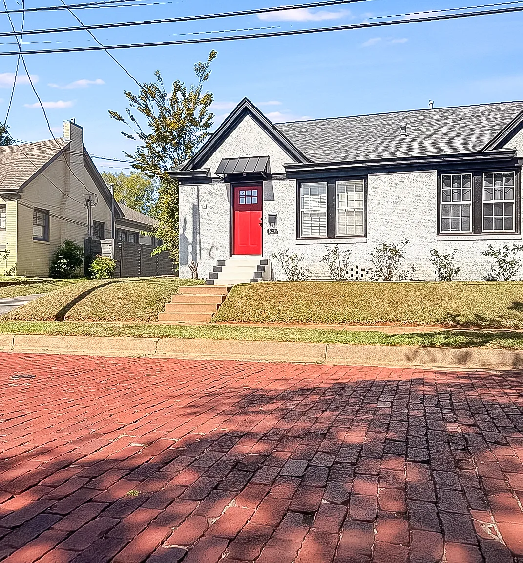 821 South College — Photo 1