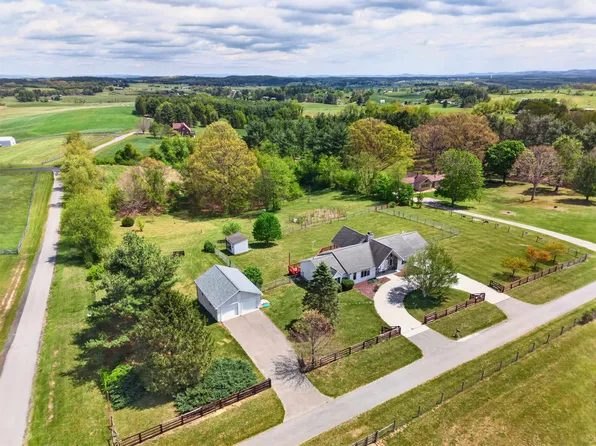 3578 Blevins Ln, Pulaski, VA 24301