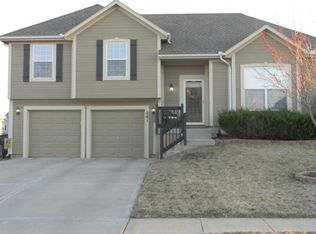 541 E Pawnee Ln, Gardner, KS 66030