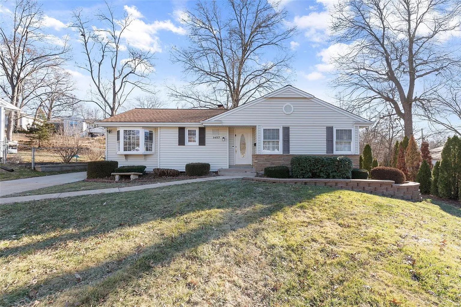 1457 Crossbrook Dr photo 1