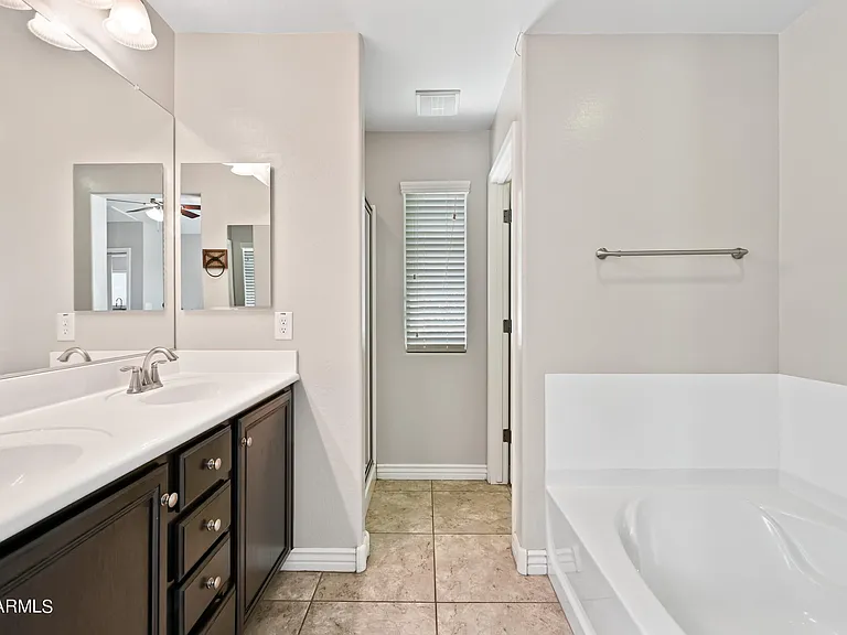2209 E Hazeltine Way — Photo 17